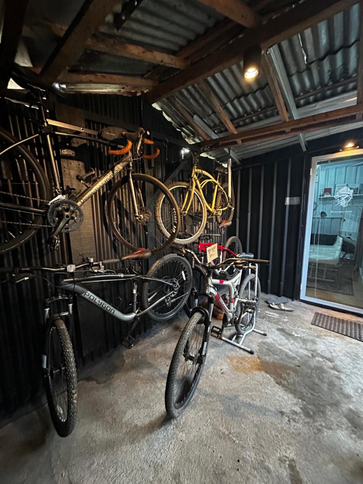 Losmanos Hostel Yogyakarta Eksteriør bilde