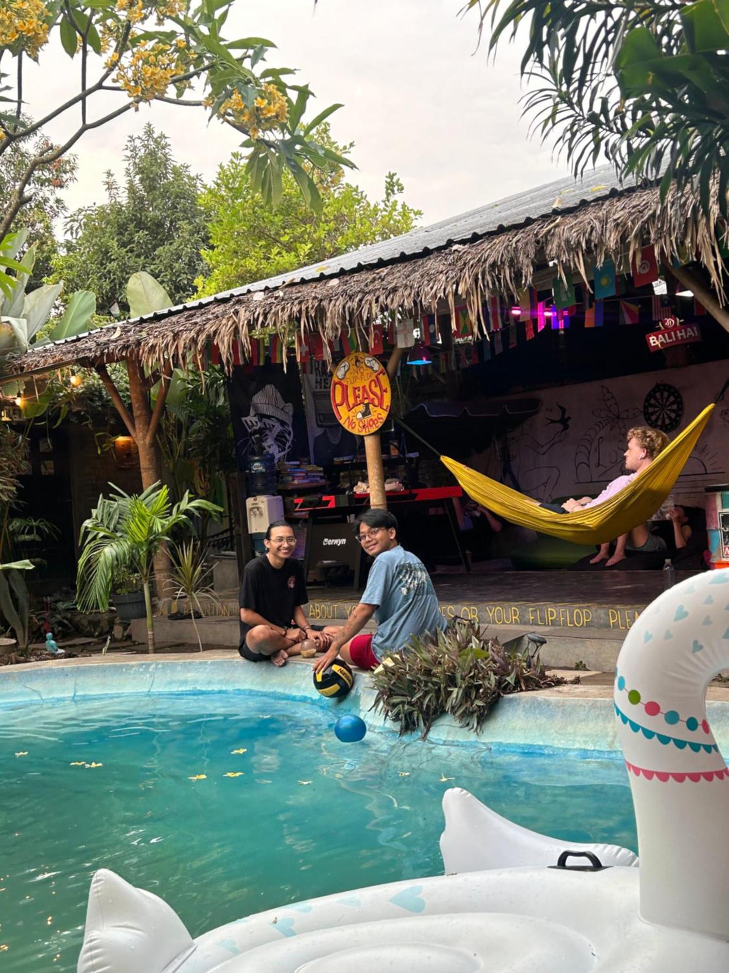 Losmanos Hostel Yogyakarta Eksteriør bilde