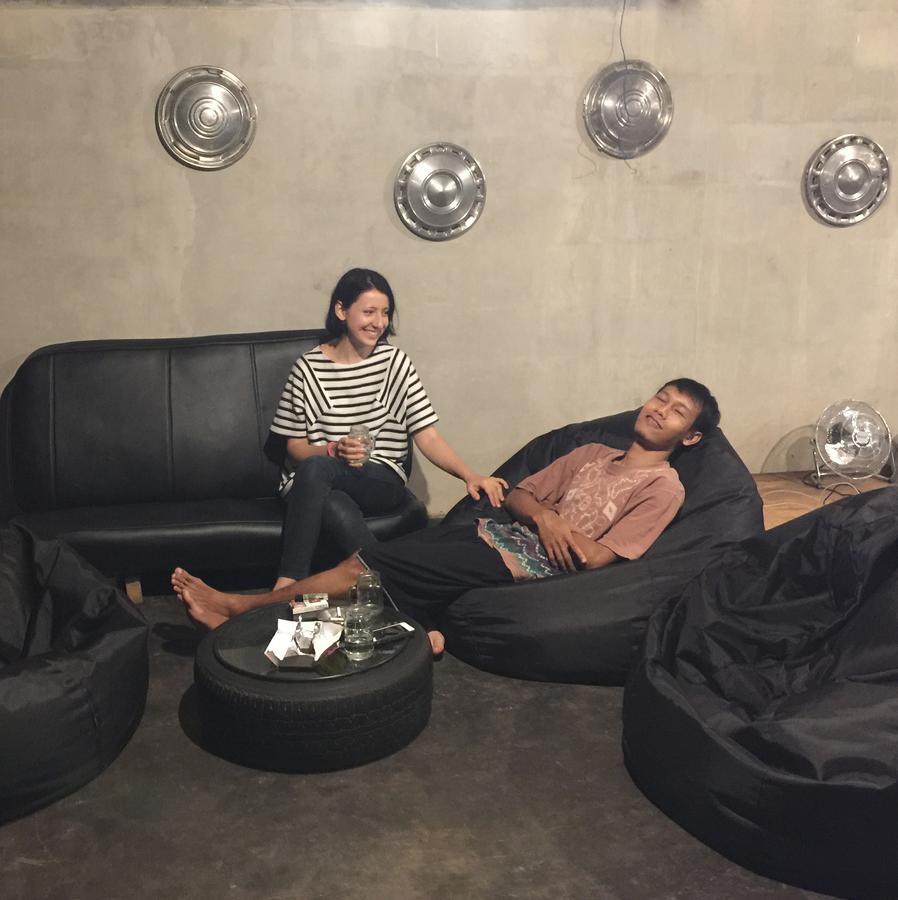 Losmanos Hostel Yogyakarta Eksteriør bilde
