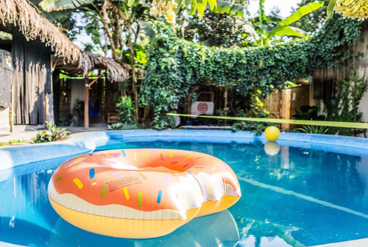 Losmanos Hostel Yogyakarta Eksteriør bilde