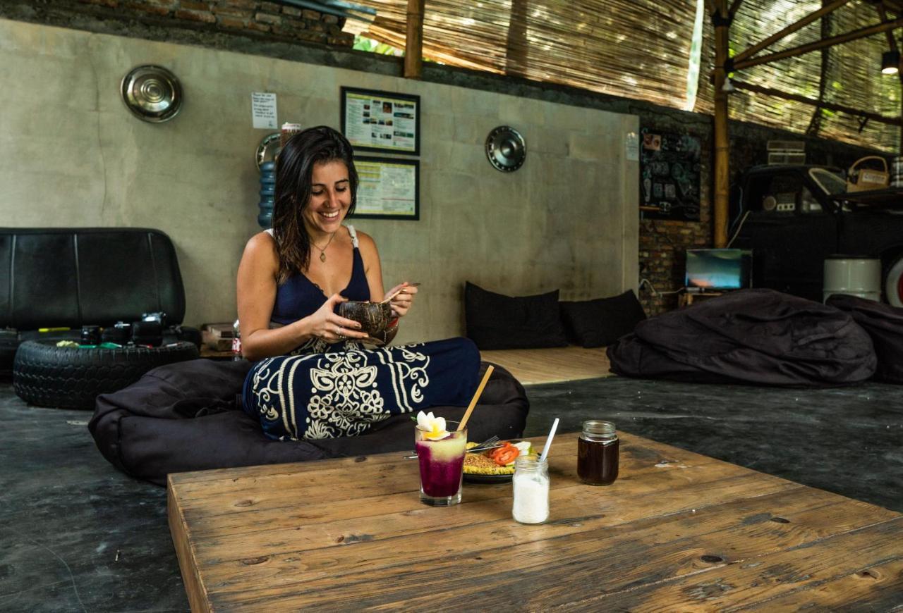 Losmanos Hostel Yogyakarta Eksteriør bilde