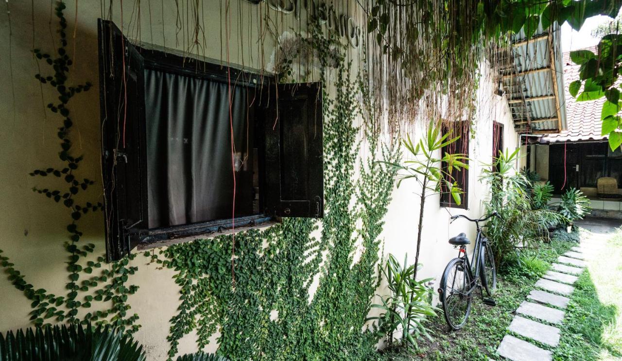 Losmanos Hostel Yogyakarta Eksteriør bilde